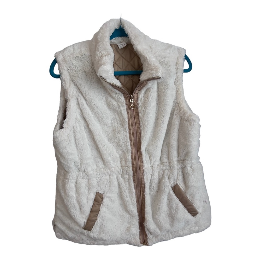 EUC - Cream Faux Fur Vest. Reversible Quilted Tan Inside. Size Women’s Large.